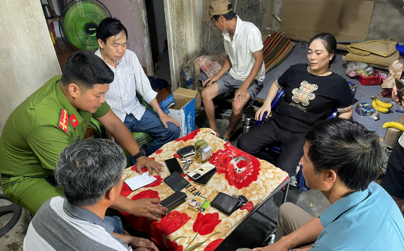 Cháu mượn nhà chú ruột tổ chức đánh bạc thì bị Công an phường tóm gọn -0