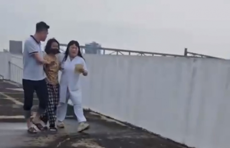 Công an phường Kim Liên phối hợp vận động, giải cứu cháu gái định tự tử -0