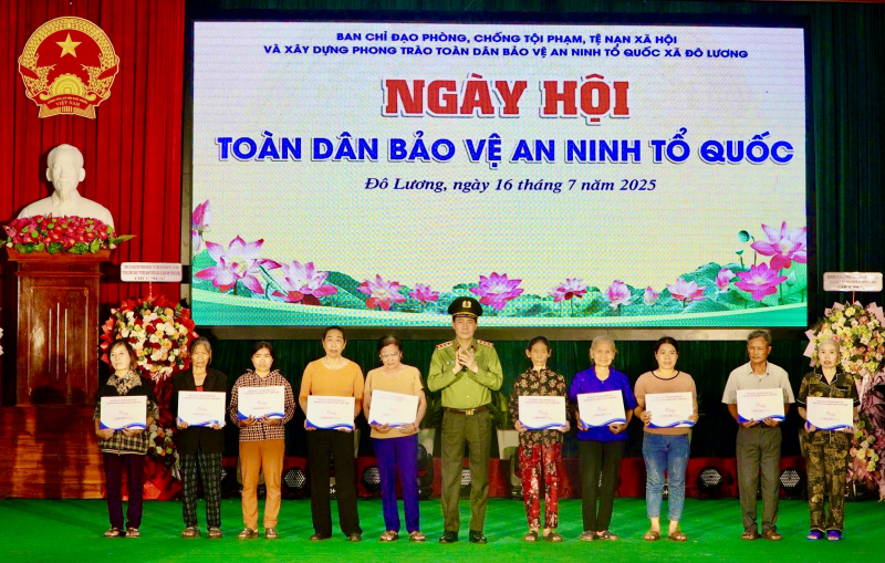 Rộn ràng ngày hội toàn dân bảo vệ ANTQ tại xã Đô Lương -0