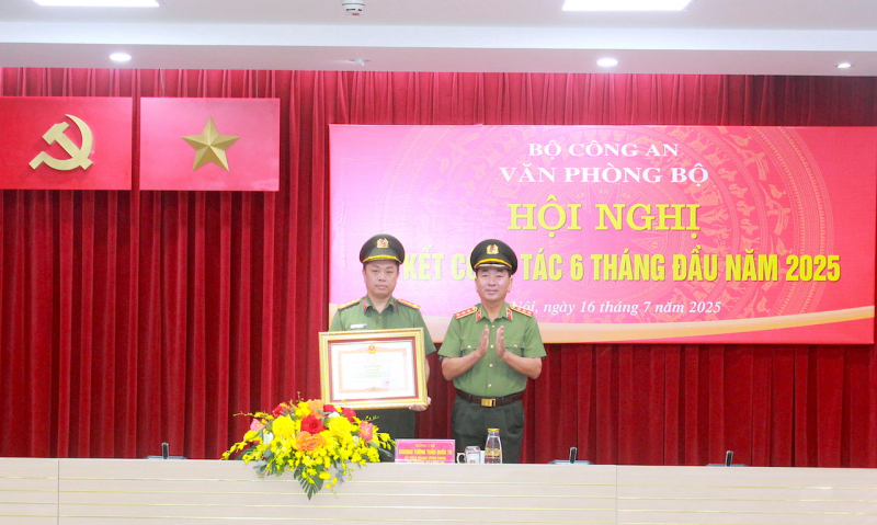 Phát huy vai trò tham mưu kịp thời, chính xác, mang tầm chiến lược của Văn phòng Bộ Công an -1