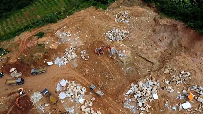 Mỏ đá không phép ngang nhiên hoạt động -0