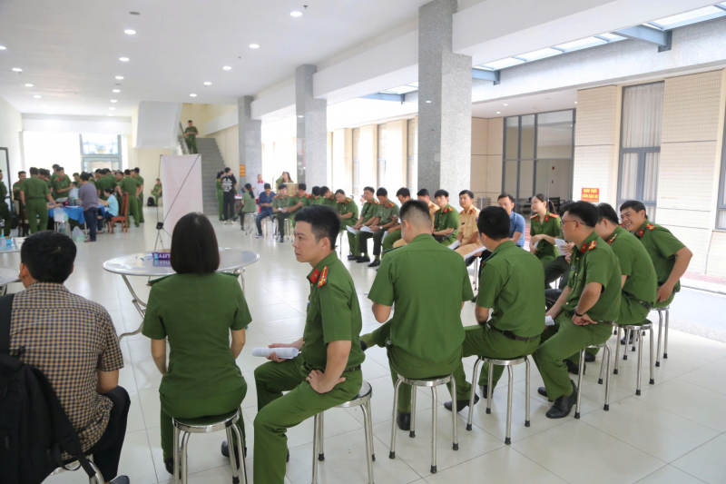 Cán bộ chiến sĩ Công an TP Hồ Chí Minh “Chia giọt hồng - Nhân sự sống” -0