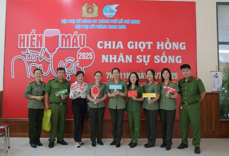 Cán bộ chiến sĩ Công an TP Hồ Chí Minh “Chia giọt hồng - Nhân sự sống” -0