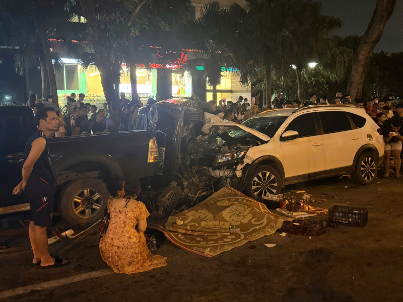 Trước khi gây tai nạn liên hoàn, tài xế ô tô đã chạy ngược chiều nguy hiểm -0