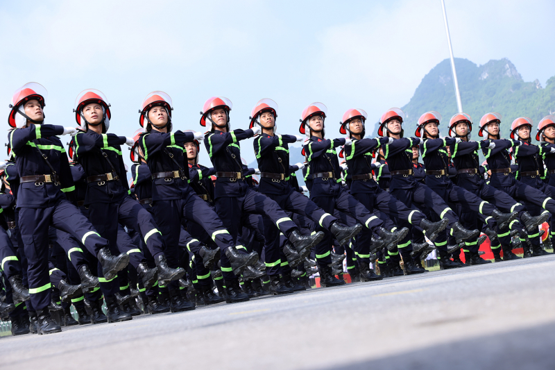 Ấn tượng với 43 khối đi tổng hợp luyện diễu binh, diễu hành A80 -8