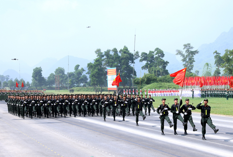 Ấn tượng với 43 khối đi tổng hợp luyện diễu binh, diễu hành A80 -11