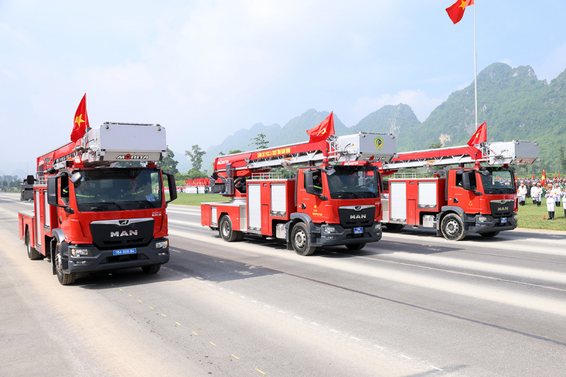 Loạt phương tiện đặc chủng của Công an, Quân đội diễu hành A80 -8