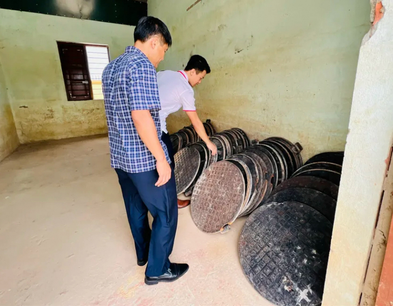 Công an vào cuộc vụ gần 200 hố ga bằng gang bị mắt cắp trên tuyến đường vừa làm xong -0