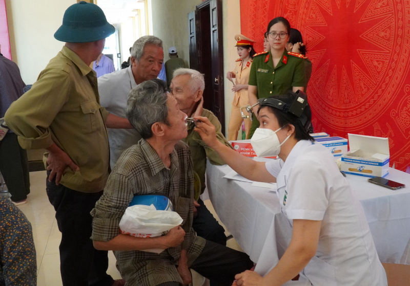 Nhiều hoạt động tri ân Mẹ Việt Nam anh hùng, thương, bệnh binh, gia đình chính sách trên địa bàn tỉnh Hưng Yên -1