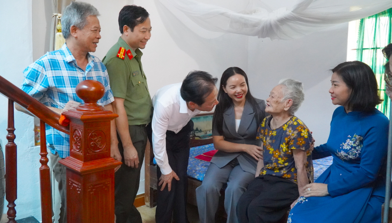 Nhiều hoạt động tri ân Mẹ Việt Nam anh hùng, thương, bệnh binh, gia đình chính sách trên địa bàn tỉnh Hưng Yên -1