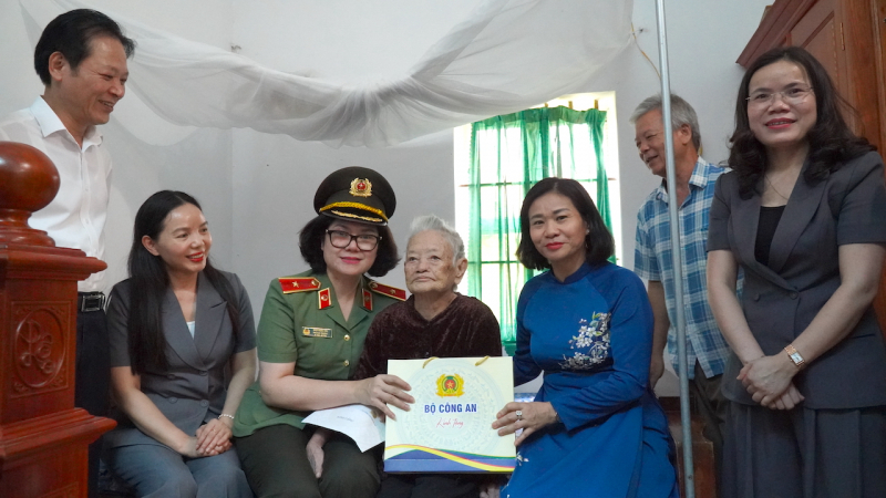 Nhiều hoạt động tri ân Mẹ Việt Nam anh hùng, thương, bệnh binh, gia đình chính sách trên địa bàn tỉnh Hưng Yên -0