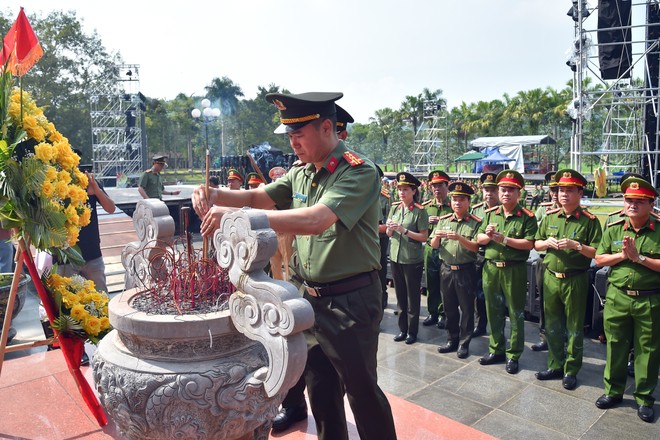 Công an Thủ đô về nơi cội nguồn thiêng liêng của lực lượng CAND -0 Công an Thủ đô về nơi cội nguồn thiêng liêng của lực lượng CAND -0