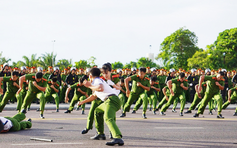 Màn võ thuật ấn tượng ngày ra quân đợt cao điểm tấn công trấn áp tội phạm -0