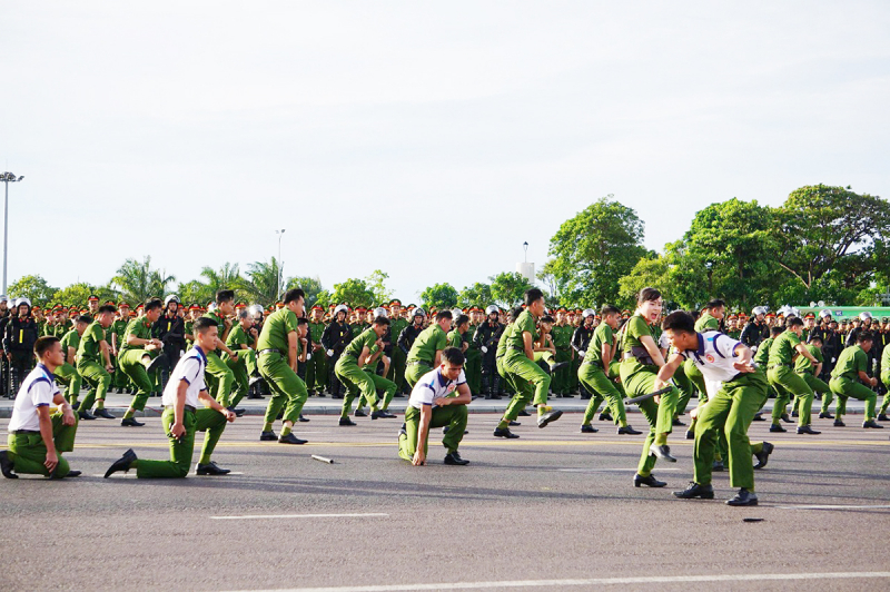 Màn võ thuật ấn tượng ngày ra quân đợt cao điểm tấn công trấn áp tội phạm -1