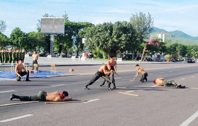 Màn võ thuật ấn tượng ngày ra quân đợt cao điểm tấn công trấn áp tội phạm -1