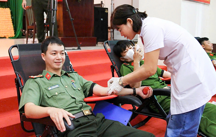 Lan tỏa phong trào hiến máu tình nguyện trong Công an tỉnh Khánh Hòa -0