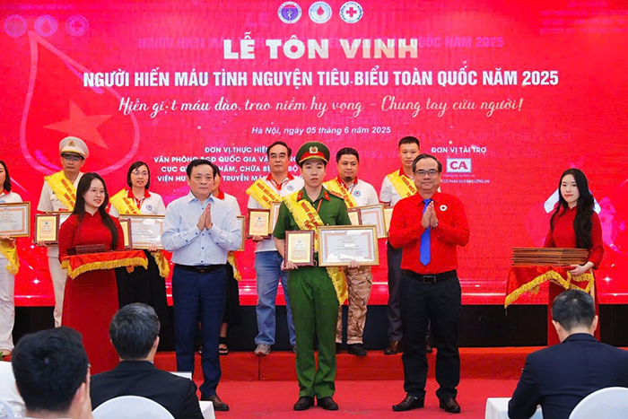 Lan tỏa phong trào hiến máu tình nguyện trong Công an tỉnh Khánh Hòa -0
