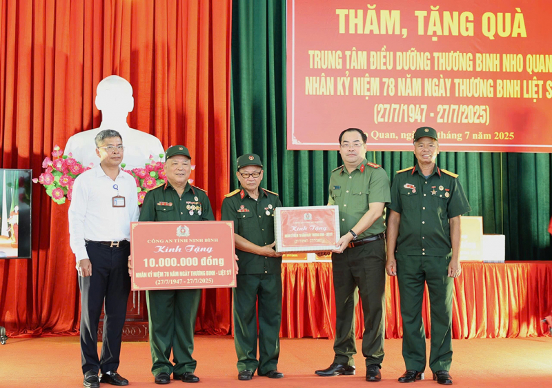 Bộ Công an thăm, tặng quà Trung tâm điều dưỡng thương binh Nho Quan -0