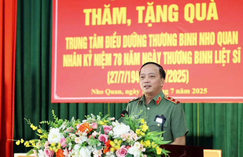 Bộ Công an thăm, tặng quà Trung tâm điều dưỡng thương binh Nho Quan -0