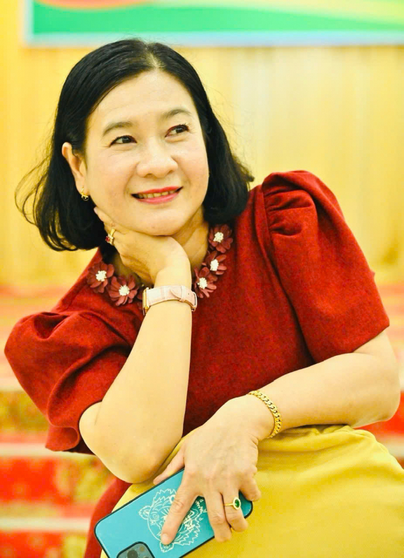 chân dung nhà tho hu%3fnh thúy ki%3fu.jpg -0