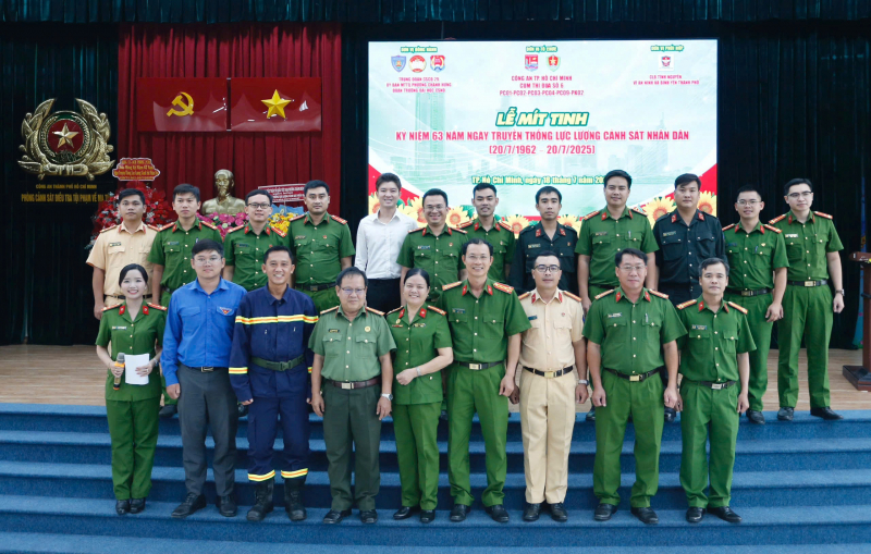 Công an TP Hồ Chí Minh tổ chức nhiều hoạt động kỷ niệm 63 năm ngày thành lập lực lượng CSND -1