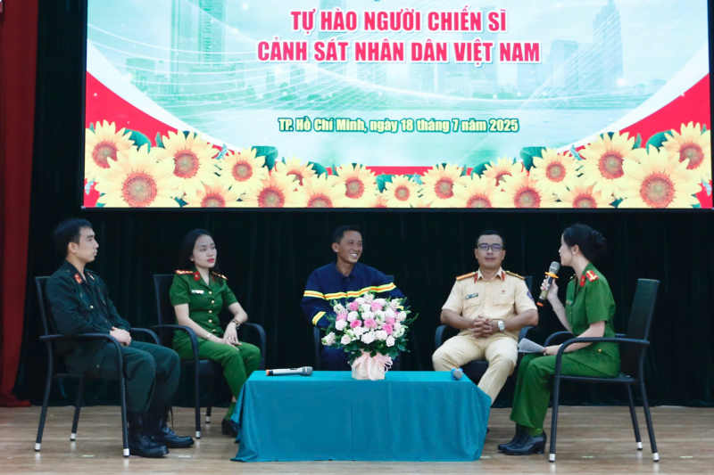 Công an TP Hồ Chí Minh tổ chức nhiều hoạt động kỷ niệm 63 năm ngày thành lập lực lượng CSND -2