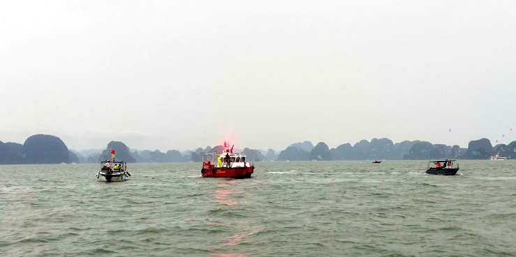 Đắm tàu du lịch trên Vịnhh Hạ Long -2