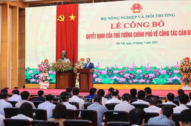 Thủ tướng Phạm Minh Chính trao Quyết định bổ nhiệm quyền Bộ trưởng Bộ Nông nghiệp và Môi trường -0