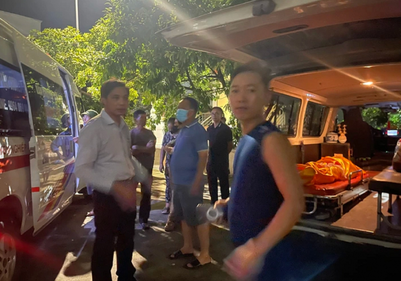 Xuyên đêm tìm kiếm nạn nhân đắm tàu trên vịnh Hạ Long -0