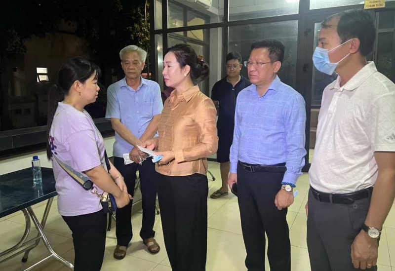 Xuyên đêm tìm kiếm nạn nhân đắm tàu trên vịnh Hạ Long -0