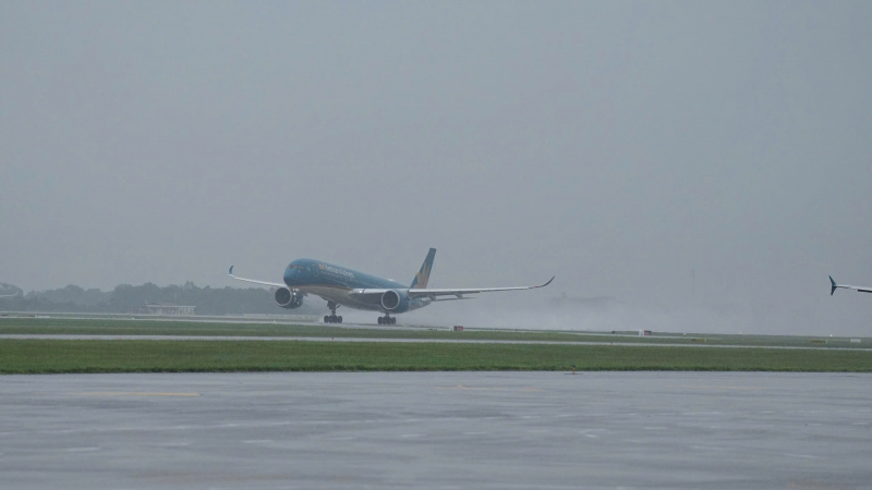 Hàng không kích hoạt phương án ứng phó bão số 3, nhiều chuyến bay phải huỷ -0