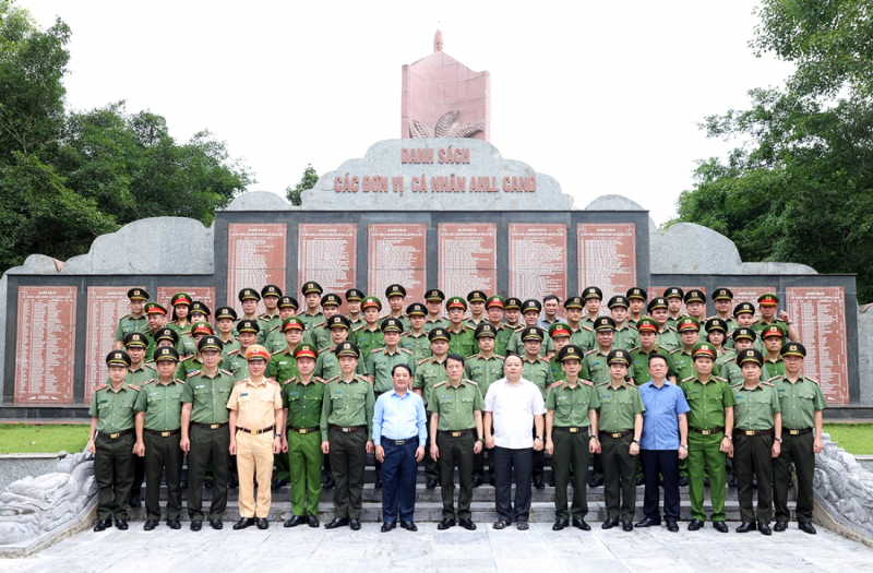 Đoàn đại biểu Đảng ủy Công an Trung ương, Bộ Công an dâng hương tại Khu di tích lịch sử CAND -0