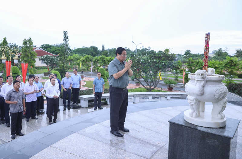 Thủ tướng tưởng niệm, tri ân các anh hùng liệt sĩ, người có công tại tỉnh An Giang -0