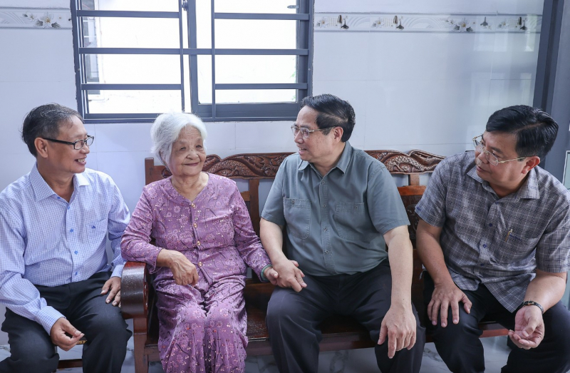 Thủ tướng tưởng niệm, tri ân các anh hùng liệt sĩ, người có công tại tỉnh An Giang -0