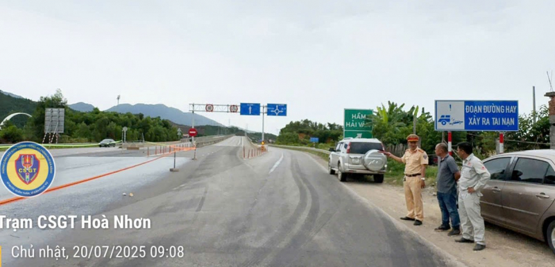 Công trường cao tốc “mịt mù bụi”, vắng bóng phân luồng: CSGT kiến nghị khẩn khắc phục bất cập -0