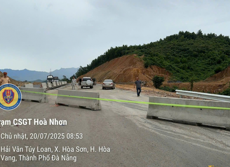 Công trường cao tốc “mịt mù bụi”, vắng bóng phân luồng: CSGT kiến nghị khẩn khắc phục bất cập -0