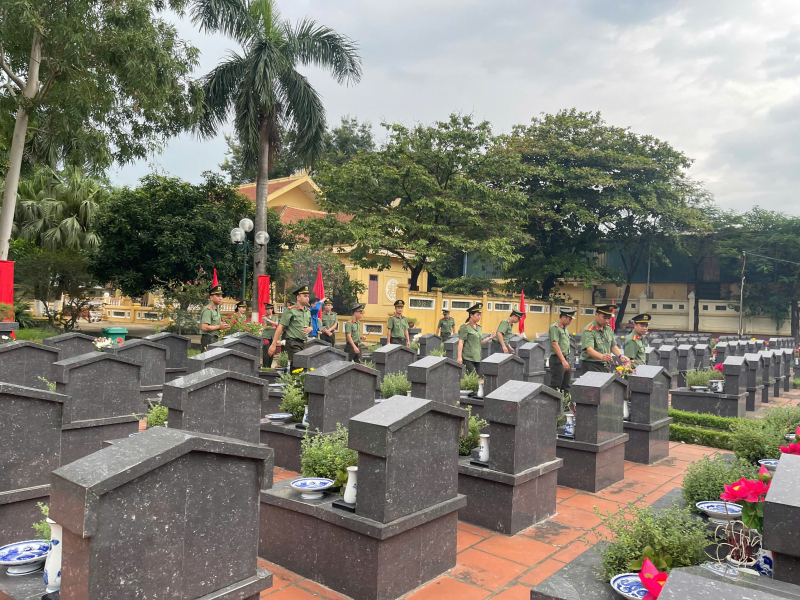 z6823749660501_44cb0557fae71d156db16c84105bd7f3.jpeg -0