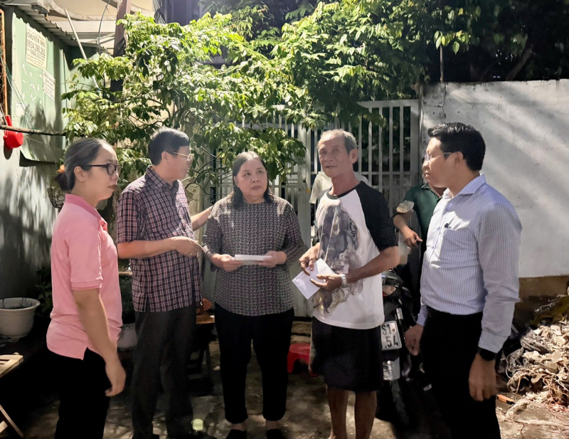 Nhiều nhà dân tại TP Hồ Chí Minh, Tây Ninh tốc mái sau dông lốc -0