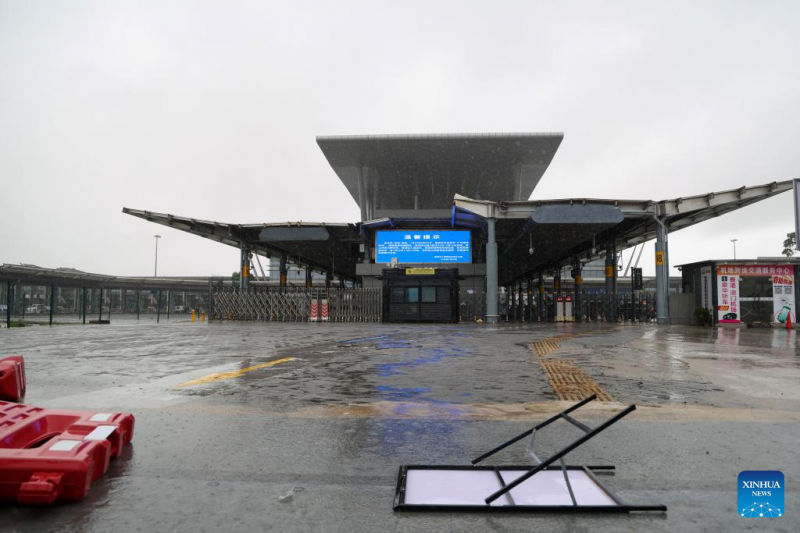 Cận cảnh sức tàn phá của bão Wipha khi đổ bộ Trung Quốc -0