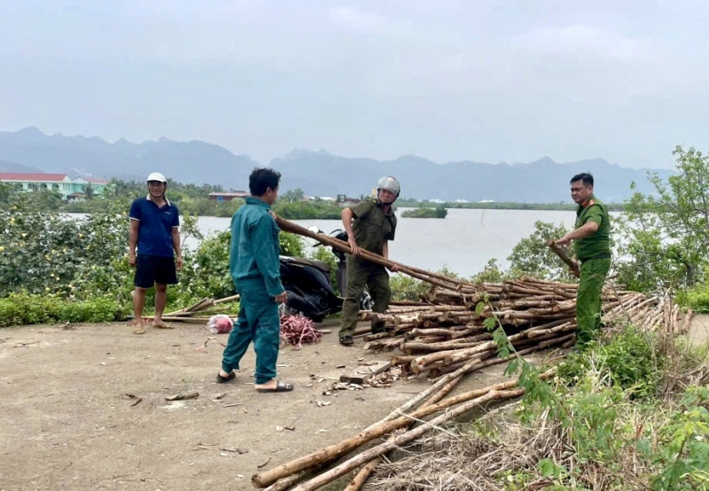 Công an Hải Phòng và Quảng Ninh đồng hành cùng người dân phòng chống bão số 3 -2