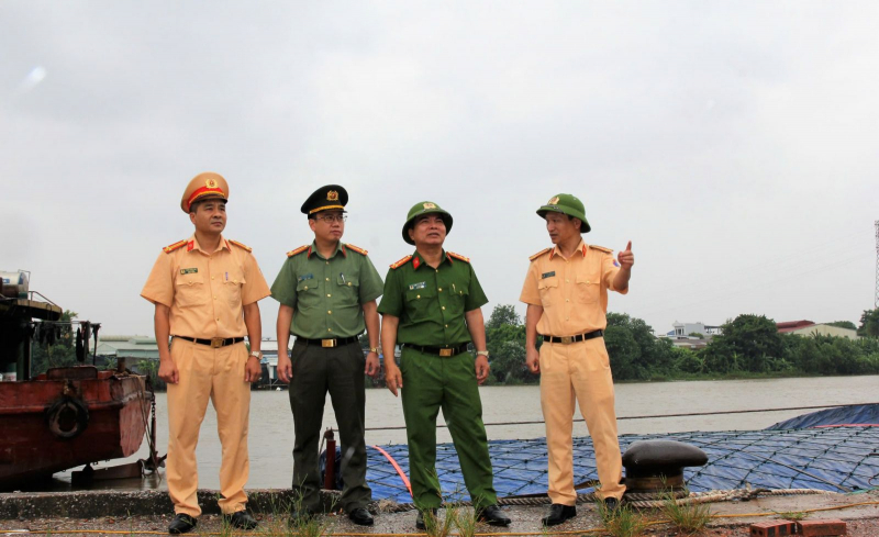 Công an tỉnh Ninh Bình trực và ứng trực sẵn sàng đảm bảo các yêu cầu phòng, chống mưa lũ -0