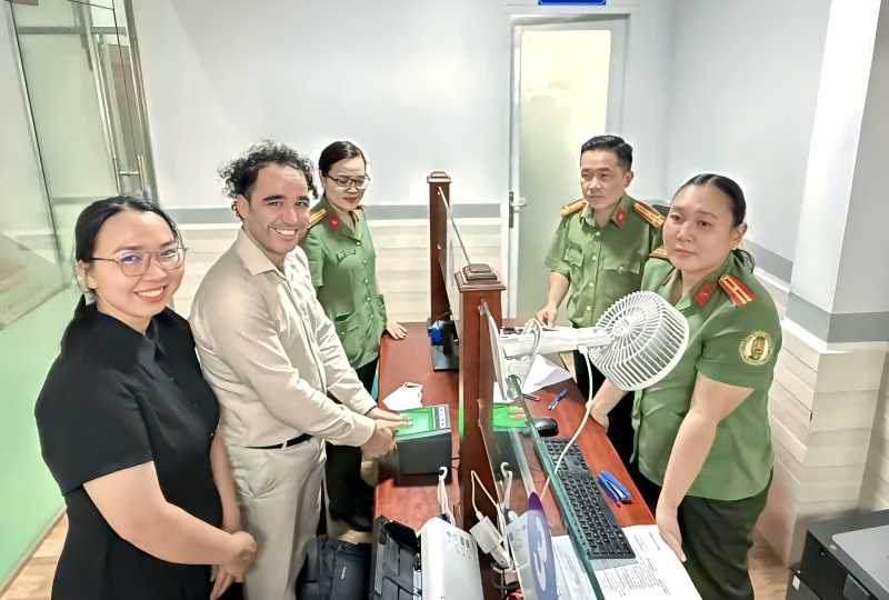 Tạo thuận lợi cho người nước ngoài sử dụng nhiều tiện ích số tại Việt Nam -0