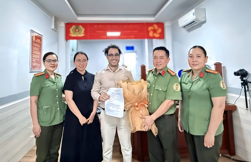 Tạo thuận lợi cho người nước ngoài sử dụng nhiều tiện ích số tại Việt Nam -0