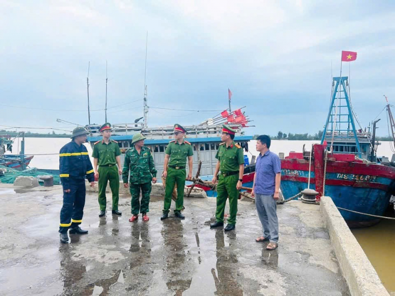 Công an tỉnh Thanh Hoá tích cực vận động, thuyền bè tránh trú bão số 3 -0