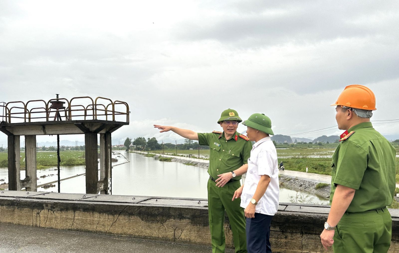 Công an tỉnh Ninh Bình trực và ứng trực sẵn sàng đảm bảo các yêu cầu phòng, chống mưa lũ -0