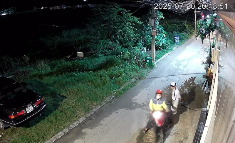 Truy bắt thanh niên giật hơn 100 tờ vé số của người khuyết tật -1