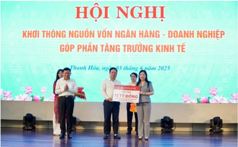 Agribank phát huy vai trò “Ngân hàng vì cộng đồng”, hướng tới an sinh xã hội toàn diện -0