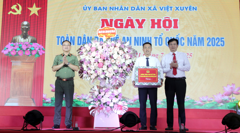 Thứ trưởng Phạm Thế Tùng dự ngày hội toàn dân bảo vệ ANTQ tại Hà Tĩnh -0