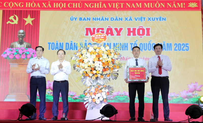 Thứ trưởng Phạm Thế Tùng dự ngày hội toàn dân bảo vệ ANTQ tại Hà Tĩnh -0