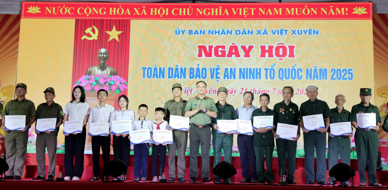 Thứ trưởng Phạm Thế Tùng dự ngày hội toàn dân bảo vệ ANTQ tại Hà Tĩnh -0